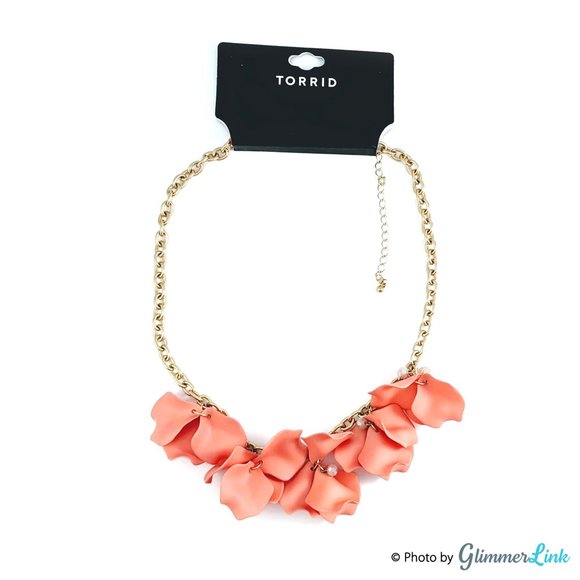 torrid Jewelry - NWT Torrid Peach Matte Petals Floral Statement Necklace